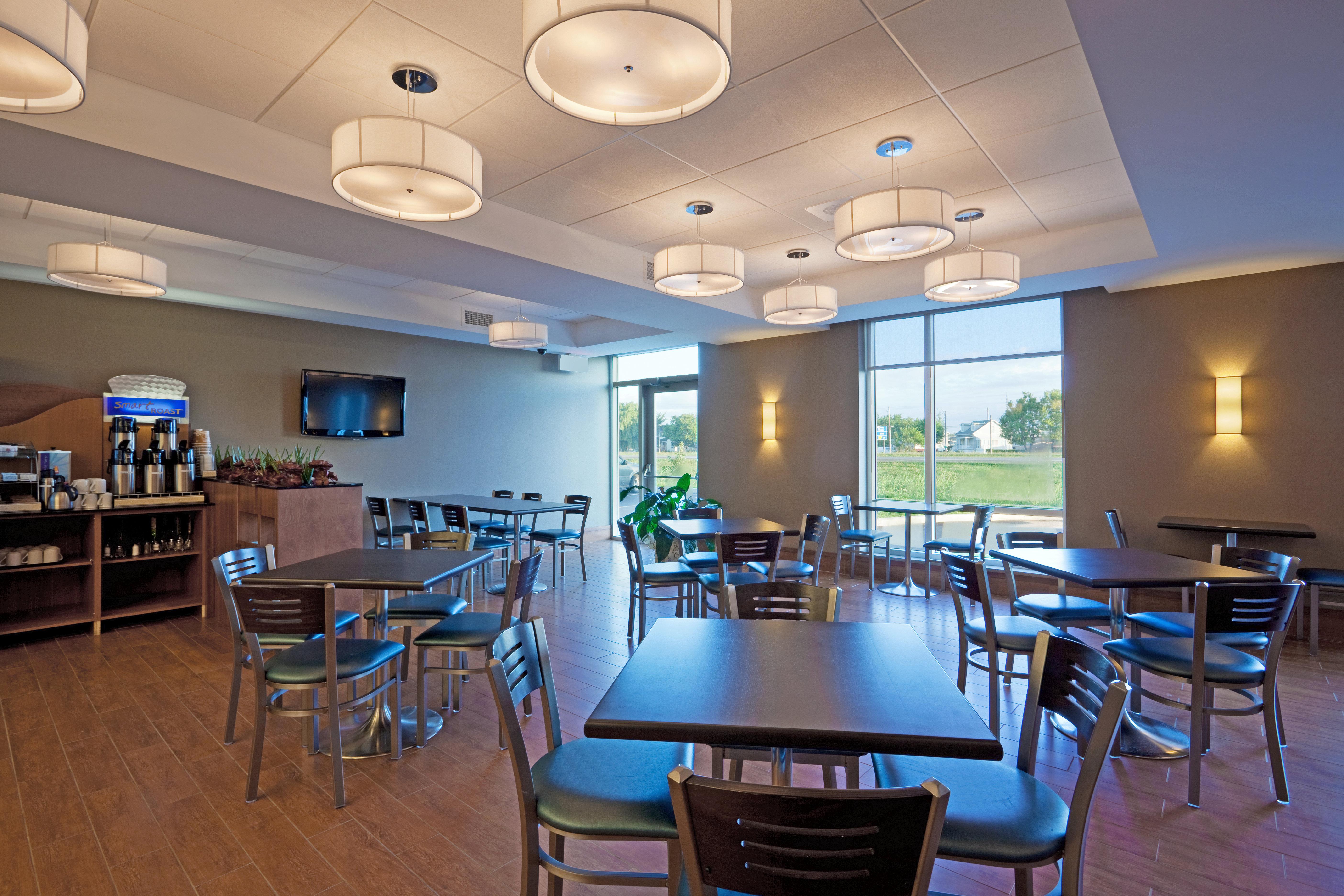 Holiday Inn Express Hotel & Suites Saint - Hyacinthe By Ihg Eksteriør billede