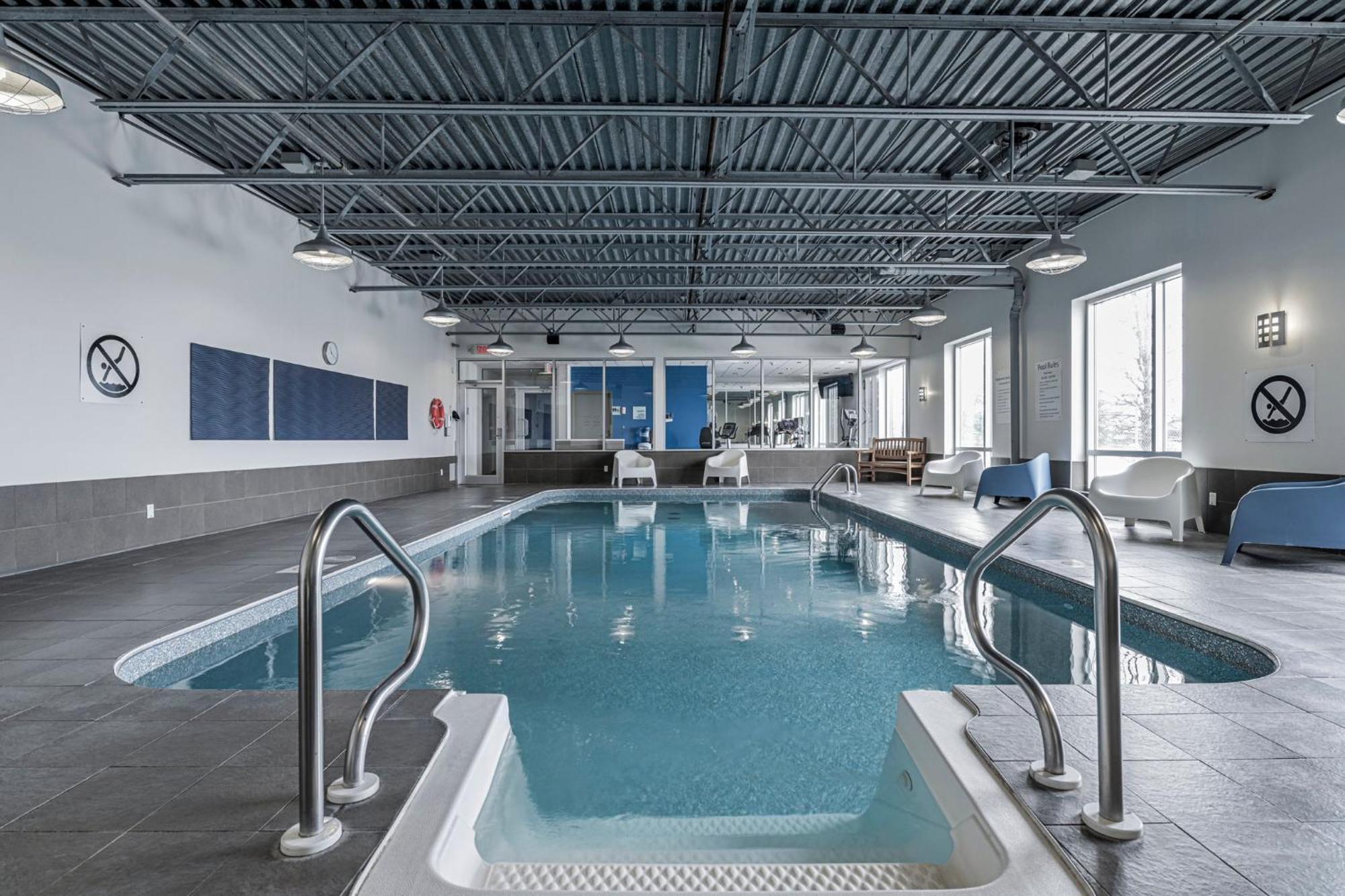 Holiday Inn Express Hotel & Suites Saint - Hyacinthe By Ihg Eksteriør billede
