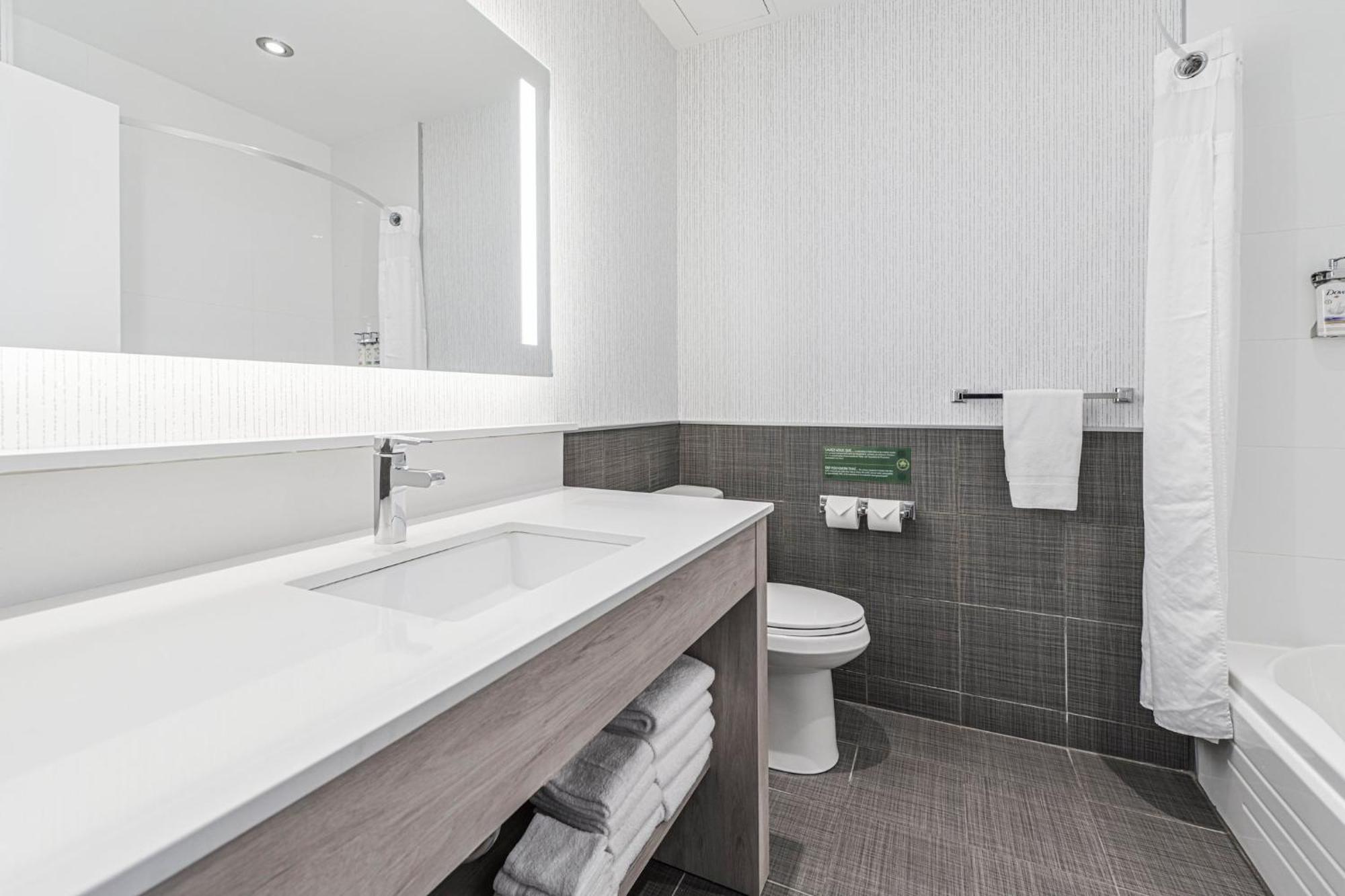 Holiday Inn Express Hotel & Suites Saint - Hyacinthe By Ihg Eksteriør billede