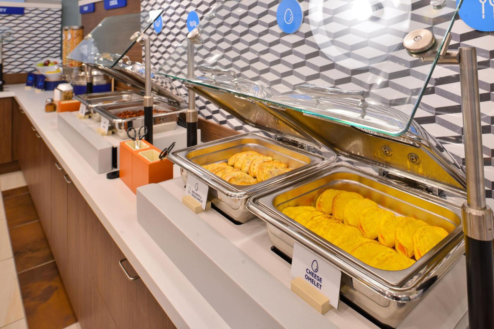 Holiday Inn Express Hotel & Suites Saint - Hyacinthe By Ihg Eksteriør billede