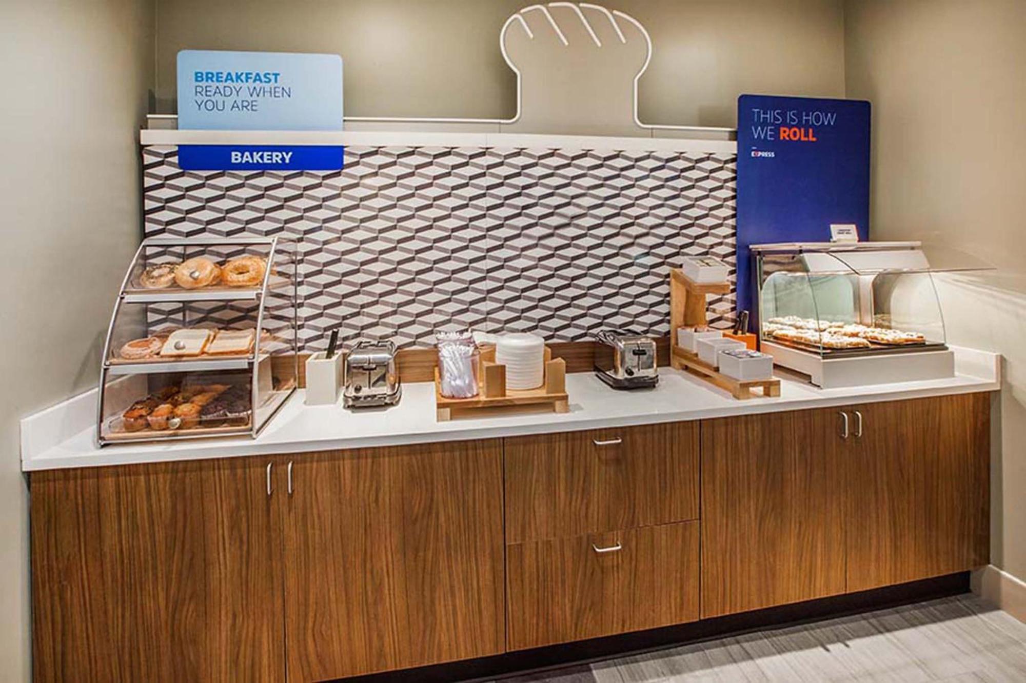Holiday Inn Express Hotel & Suites Saint - Hyacinthe By Ihg Eksteriør billede