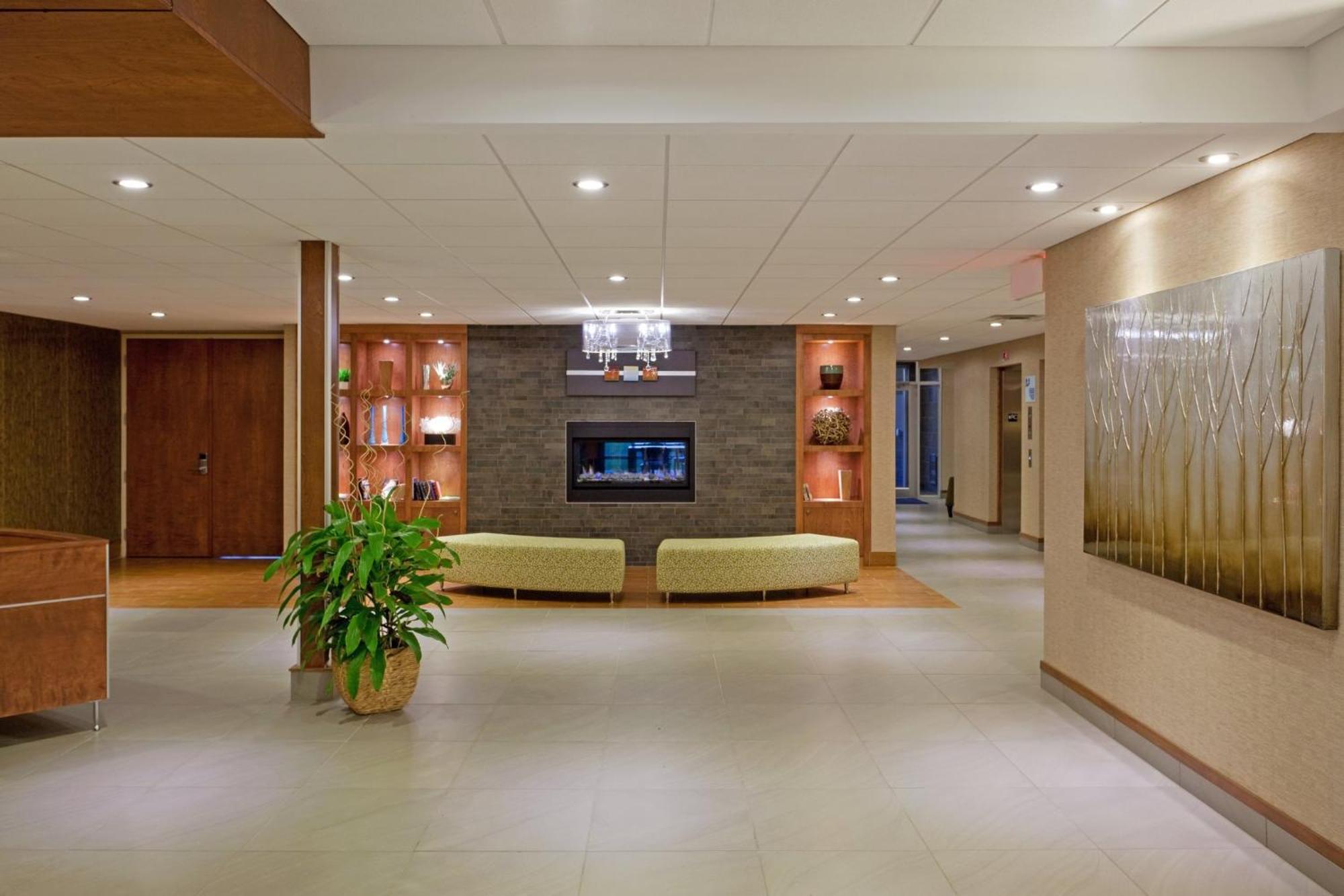 Holiday Inn Express Hotel & Suites Saint - Hyacinthe By Ihg Eksteriør billede