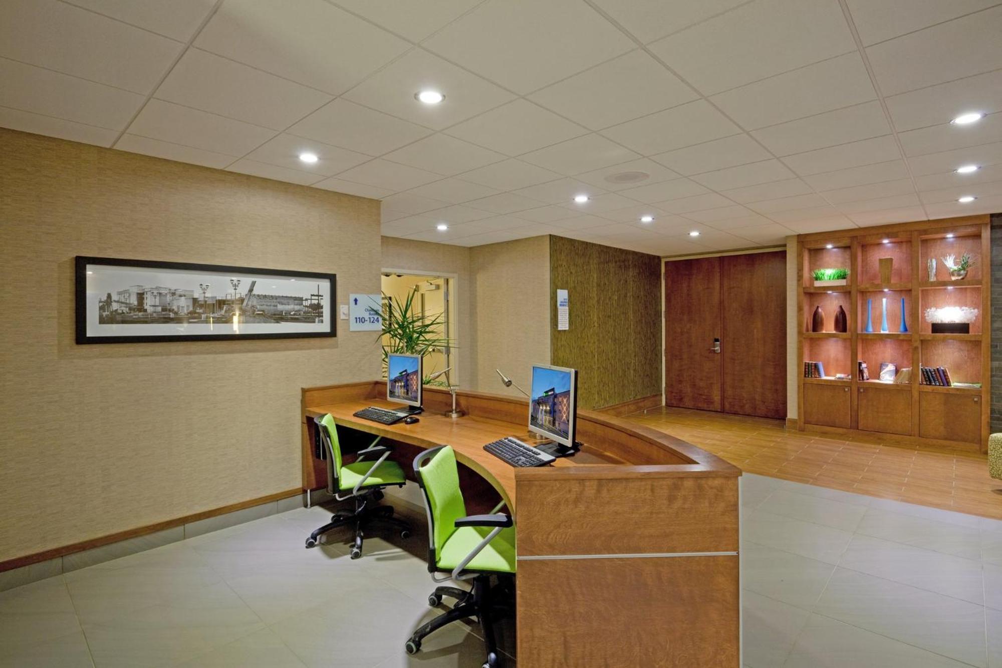 Holiday Inn Express Hotel & Suites Saint - Hyacinthe By Ihg Eksteriør billede