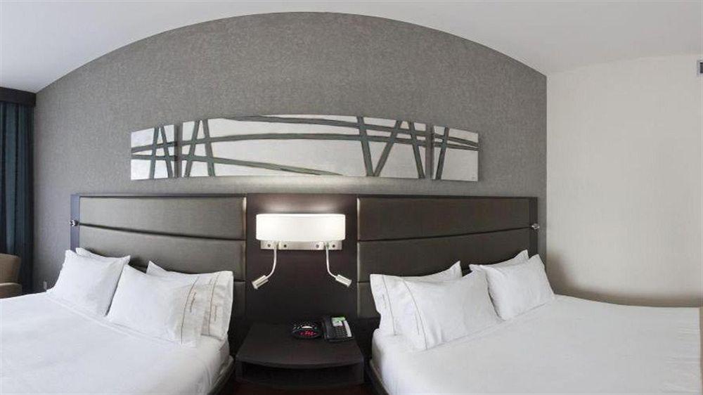 Holiday Inn Express Hotel & Suites Saint - Hyacinthe By Ihg Eksteriør billede